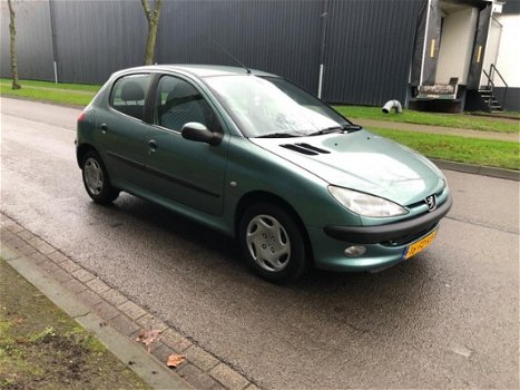 Peugeot 206 - 1.4 Gentry Nap, Nieuwe APK, Airco, Aux, Usb - 1