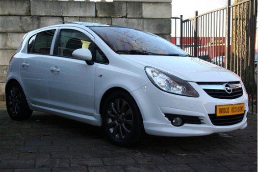Opel Corsa - 1.4-16V Edition PANO /STUUR & STOEL VER/ MUL STUUR / APK / AIRCO /CRUISE /PDC - 1
