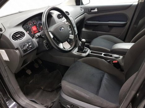 Ford Focus Wagon - 1.8-16V Ambiente Flexifuel MET NIEUWE APK Eerste eigenaar/Parkeersensoren achter - 1