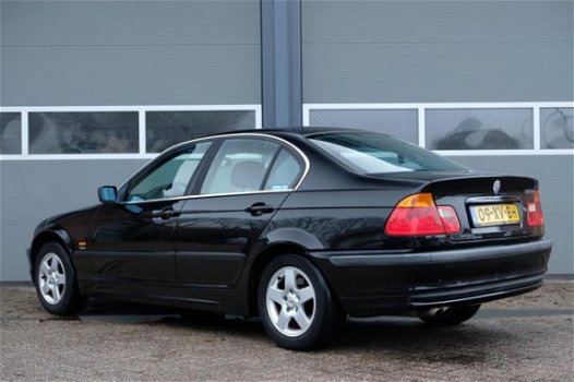 BMW 3-serie - 320i 150PK | Airco | Nieuwe apk - 1