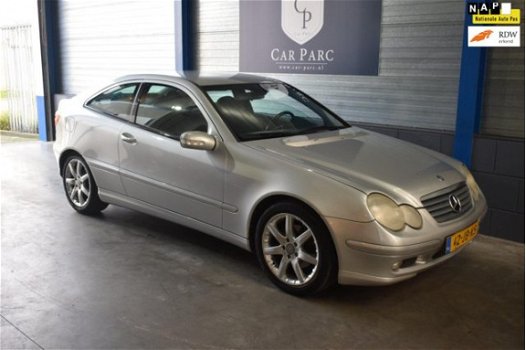 Mercedes-Benz C-klasse Sportcoupé - 180 NETTE AUTO/NAVIGATIE/LMV/CRUISE/AIRCO/APK 06-'20/NAP - 1