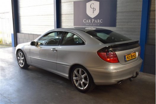 Mercedes-Benz C-klasse Sportcoupé - 180 NETTE AUTO/NAVIGATIE/LMV/CRUISE/AIRCO/APK 06-'20/NAP - 1