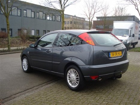 Ford Focus - 2.0-16V Trend - 1