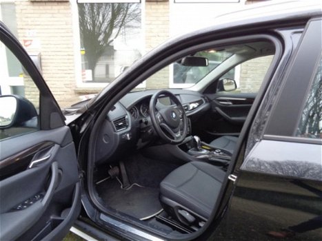 BMW X1 - SDrive16d Business 18 Inche LM velgen / Automatische Airconditioning / Leder interieur - 1