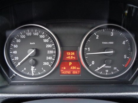 BMW X1 - SDrive16d Business 18 Inche LM velgen / Automatische Airconditioning / Leder interieur - 1