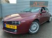 Alfa Romeo 159 - 1.9 JTD Distinctive 150 PK *APK*CRUISE*AIRCO*6 BAK*ELEKTR. RAMEN*STUURBEKR - 1 - Thumbnail