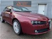 Alfa Romeo 159 - 1.9 JTD Distinctive 150 PK *APK*CRUISE*AIRCO*6 BAK*ELEKTR. RAMEN*STUURBEKR - 1 - Thumbnail