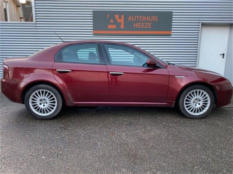 Alfa Romeo 159 - 1.9 JTD Distinctive 150 PK *APK*CRUISE*AIRCO*6 BAK*ELEKTR. RAMEN*STUURBEKR - 1