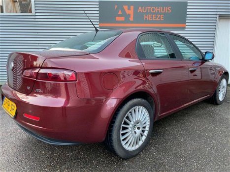 Alfa Romeo 159 - 1.9 JTD Distinctive 150 PK *APK*CRUISE*AIRCO*6 BAK*ELEKTR. RAMEN*STUURBEKR - 1