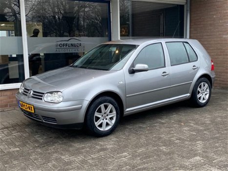 Volkswagen Golf - 1