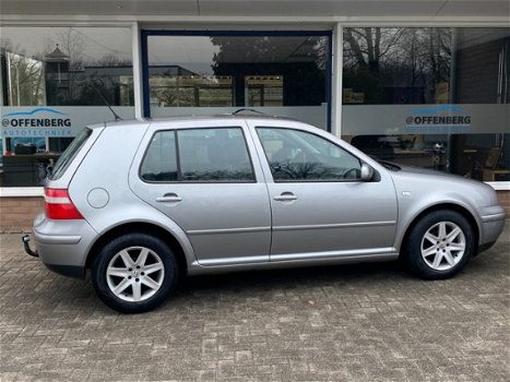 Volkswagen Golf - 1