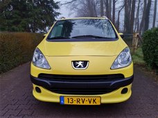 Peugeot 1007 - 1.4 Urban | Lange apk t/m 09-2020 | Nette auto