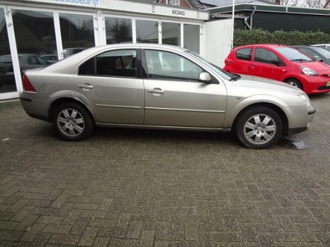 Ford Mondeo - 1.8-16V Trend - 1