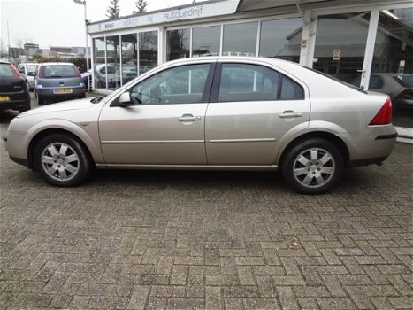 Ford Mondeo - 1.8-16V Trend - 1