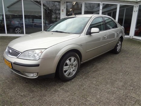 Ford Mondeo - 1.8-16V Trend - 1