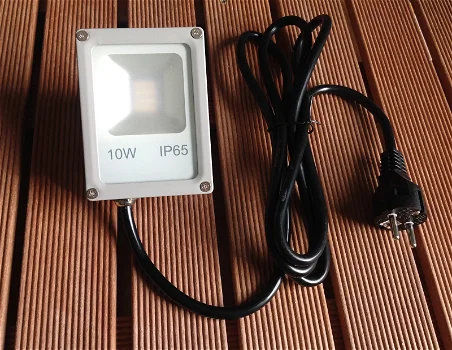 led flood lamp 10 Watt 850 Lumen 230V inclusief kabel - 0