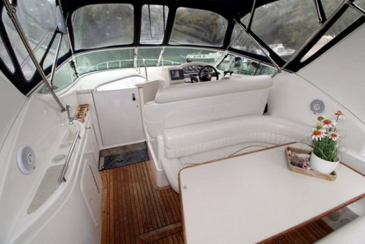 Cruisers Yachts 3075 Rogue Diesel - 6