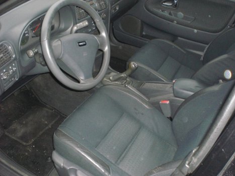 Volvo V40 - 2.0 T4 AIRCO-BJ-NOV-2002-APK NOV-2020 - 1