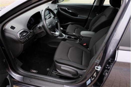 Hyundai i30 - 1.6 CRDi Comfort 5-Deurs Navi/A-Cam/PDC/LMV - 1