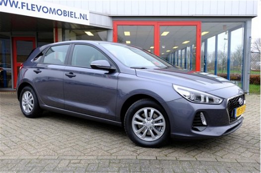 Hyundai i30 - 1.6 CRDi Comfort 5-Deurs Navi/A-Cam/PDC/LMV - 1