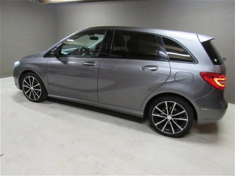 Mercedes-Benz B-klasse - 200 CDI Ambition, navi, clima, half leder bekleding, - 1