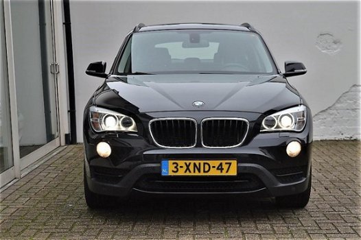 BMW X1 - SDrive20d High Executive panorama schuifdak, sportstoel, trekhaak, 184 pk Sport 2.0 - 1