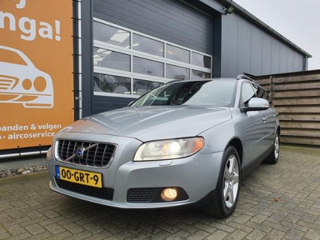 Volvo V70 - 2.4 D5 Summum met Navigatie, Climate & Cruise control, Pdc, Stoelverwarming, etc - 1