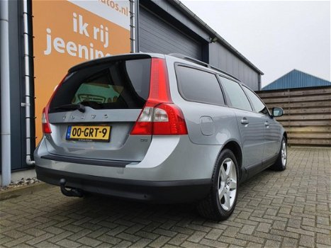 Volvo V70 - 2.4 D5 Summum met Navigatie, Climate & Cruise control, Pdc, Stoelverwarming, etc - 1