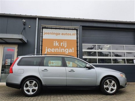 Volvo V70 - 2.4 D5 Summum met Navigatie, Climate & Cruise control, Pdc, Stoelverwarming, etc - 1