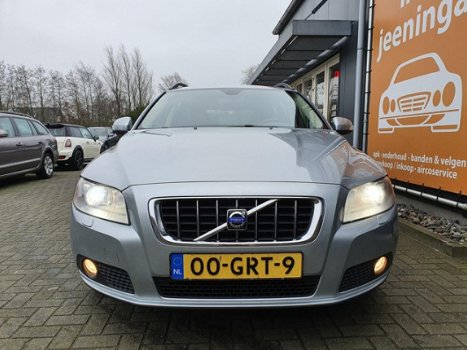 Volvo V70 - 2.4 D5 Summum met Navigatie, Climate & Cruise control, Pdc, Stoelverwarming, etc - 1