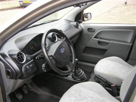 Ford Fiesta - 1.3 Ambiente 210d km nap airco sturbekr nieuwe apk - 1