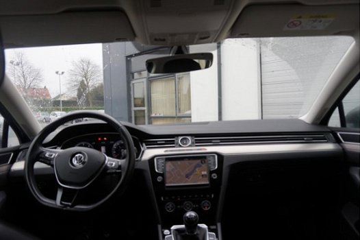 Volkswagen Passat Variant - 1.6 TDI 120pk Connected Series Plus | Navi | Leder | Active info display - 1