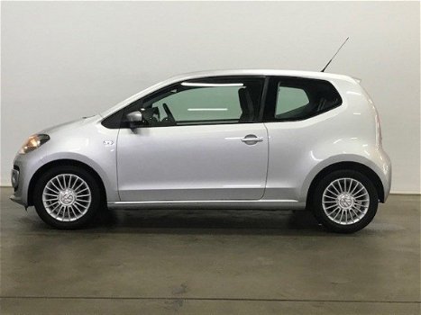 Volkswagen Up! - 1.0 60PK High upNavigatie|3DRS - 1