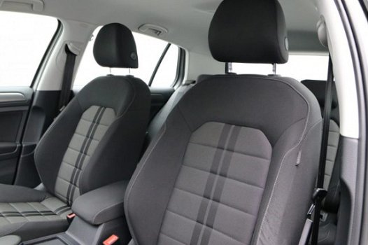 Volkswagen Golf - 1.2 TSI 105PK Comfortline | Navigatie | Parkeersensoren | 16 inch lichtmetalen vel - 1