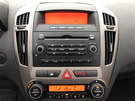 Kia Cee'd - 2.0 X-ecutive automaat airco/ecc nieuw - 1
