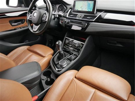 BMW 2-serie Active Tourer - 216d 116pk Centennial High Executive Bruin Leder / LED-koplampen / Trekh - 1
