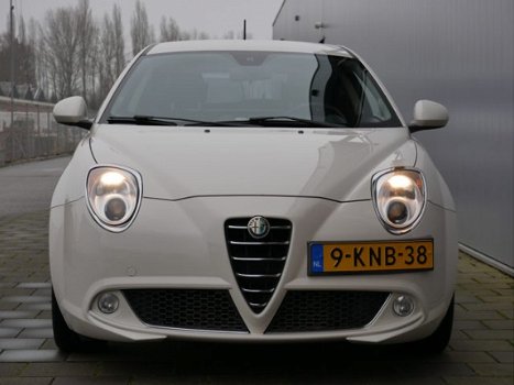 Alfa Romeo MiTo - 0.9 TwinAir 86pk Distinctive Zwart Leder / 17inch / PDC / Airco-ECC - 1