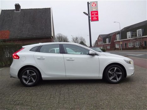 Volvo V40 - 2.0 D2 R-Design Business Xenon Navigatie - 1