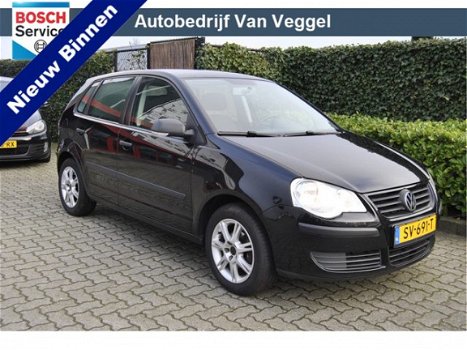 Volkswagen Polo - 1.2 Easyline 4x elek ramen, sportwielen, trekhaak, armsteun - 1