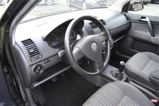 Volkswagen Polo - 1.2 Easyline 4x elek ramen, sportwielen, trekhaak, armsteun - 1