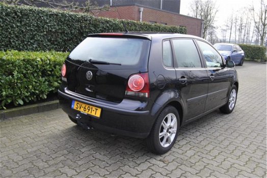 Volkswagen Polo - 1.2 Easyline 4x elek ramen, sportwielen, trekhaak, armsteun - 1