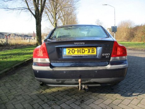 Volvo S60 - 2.4 Bj 2001, Airco, Cruise, Nieuwe Apk, Trekhaak - 1