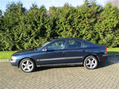 Volvo S60 - 2.4 Bj 2001, Airco, Cruise, Nieuwe Apk, Trekhaak - 1