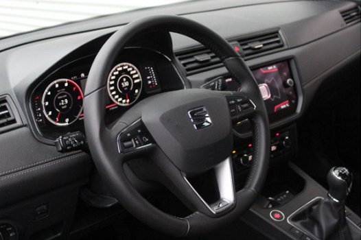Seat Ibiza - 1.0 TSI 95PK Excellence Navi / Digi Cockpit / PDC / Clima / Keyless - 1