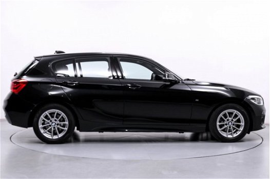 BMW 1-serie - 118i M Sport Cruise Control Navigatie Climate Control Parkeersensoren achter Licht met - 1