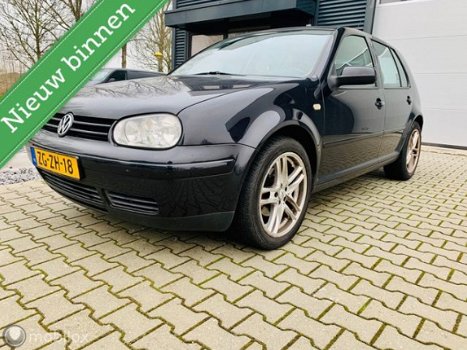 Volkswagen Golf - 2.0 Highline APK 11-2020 NAP - 1