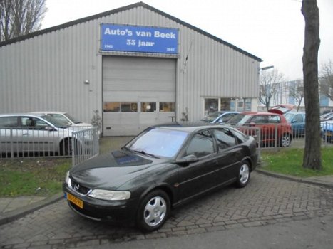 Opel Vectra - 1.6-16V Business Edition AUTOMAAT GEHEEL NIEUW - 1