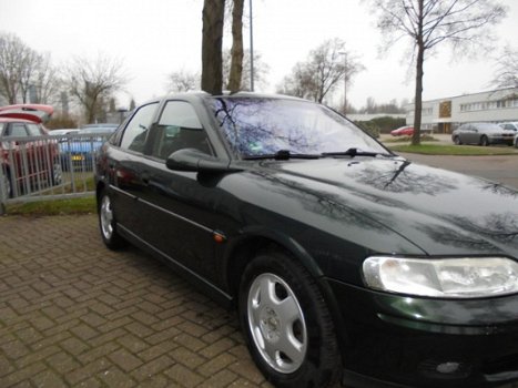 Opel Vectra - 1.6-16V Business Edition AUTOMAAT GEHEEL NIEUW - 1