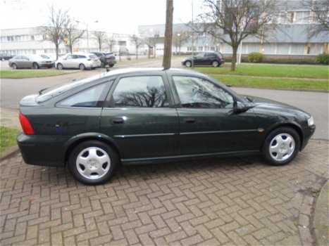 Opel Vectra - 1.6-16V Business Edition AUTOMAAT GEHEEL NIEUW - 1