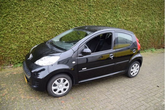 Peugeot 107 - 1.0-12V Millesim 200 - 1